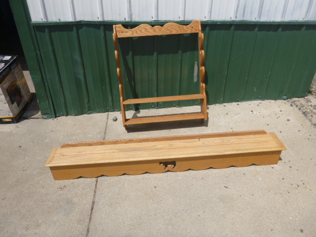 lot 15 image: Gun Rack and Shelf