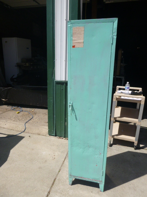 lot 22 image: Metal Cabinet