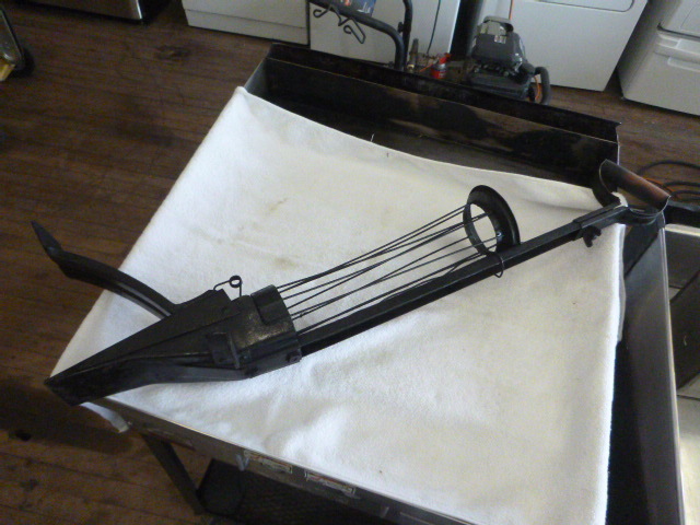 lot 48 image: Vintage Hand Potato Planter