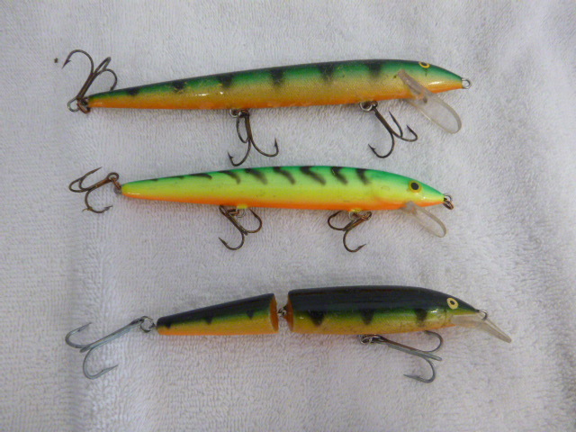 lot 65 image: 3 Large Hard Bait Lures