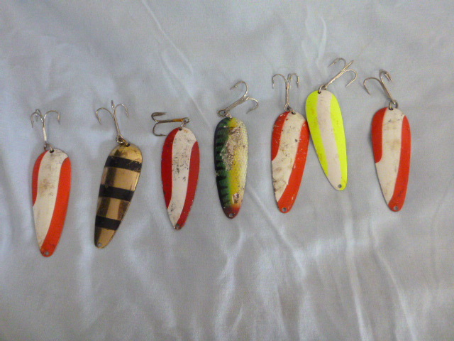 lot 66 image: 7 Spoon Baits