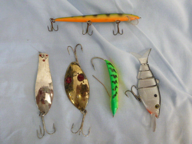 lot 70 image: 5 Fishing Lures
