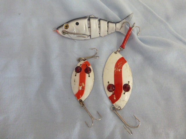 lot 71 image: 3 Fishing Lures