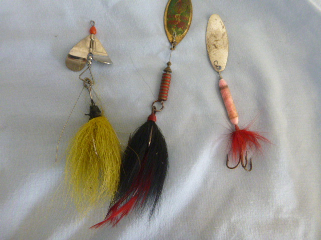 lot 72 image: 3 Fishing Lures