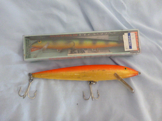 lot 78 image: 2 Hard Bait Lures