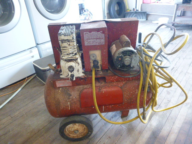 lot 90 image: Sanborn Air Compressor