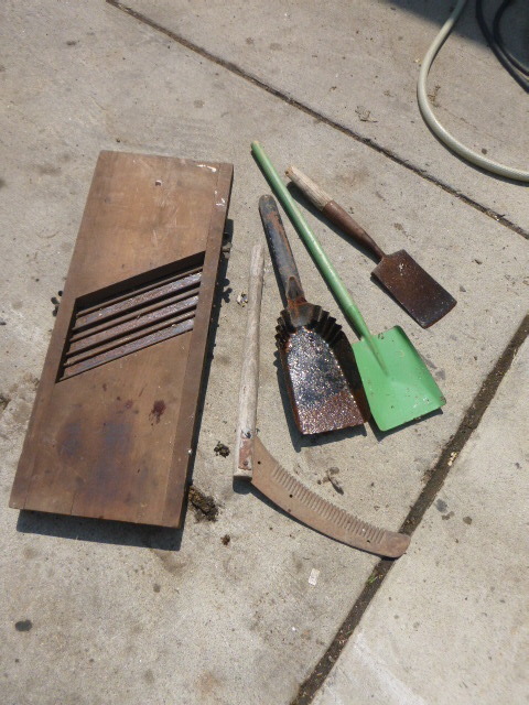 lot 93 image: Vintage Items