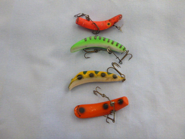 lot 98 image: 4 Hard Bait Lures