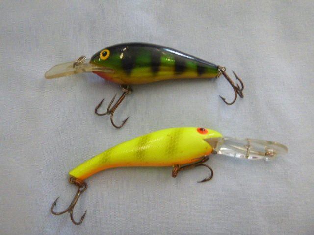 lot 99 image: 2 Hard Bait Lures