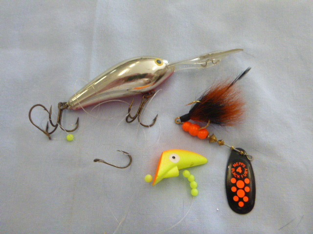 lot 103 image: 3 Lures