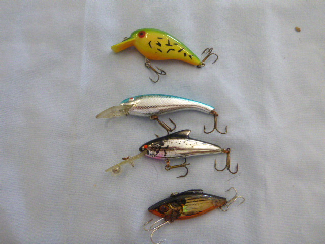 lot 104 image: 4 Hard Bait Lures