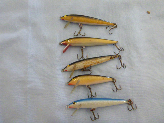 lot 105 image: 5 Hard Bait Lures