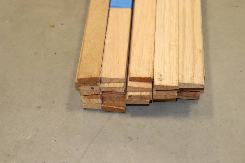 lot 8 image: 200 Picture Frame Casing