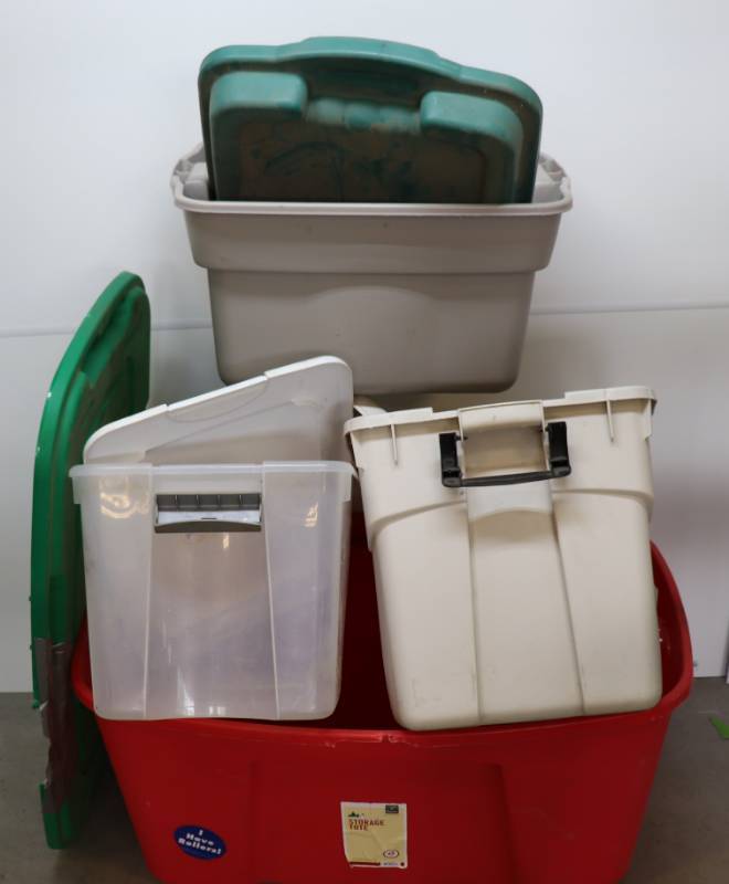 lot 18 image: Assortment of Totes