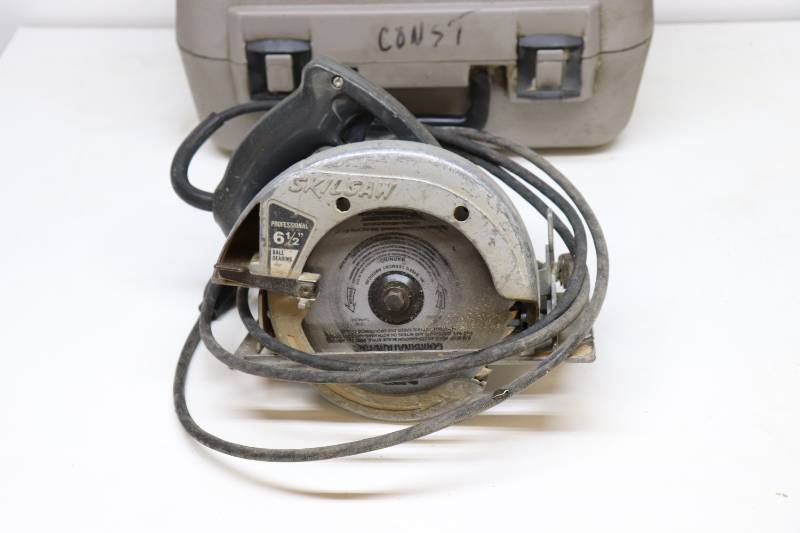 lot 39 image: 6-12 Skil Saw
