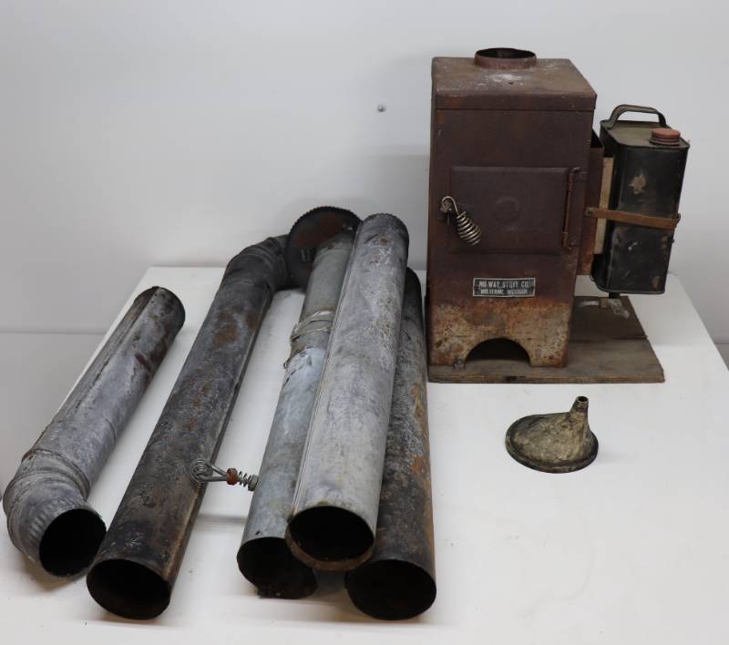 lot 41 image: Kerosene Heater w Chimney