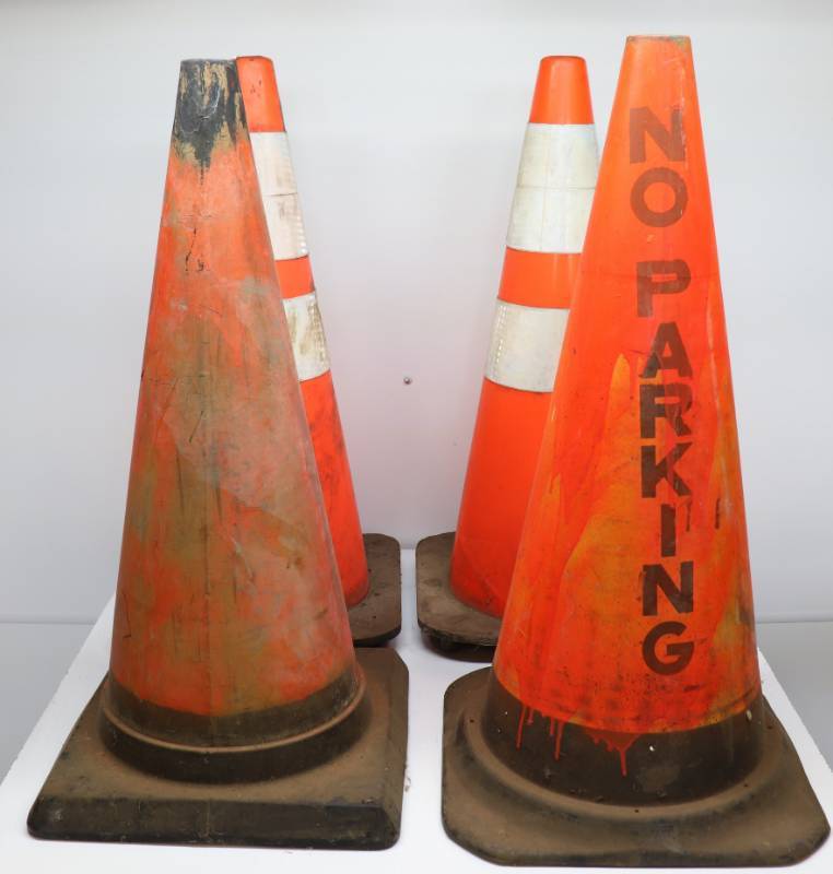 lot 49 image: (4) 28 Safety Cones