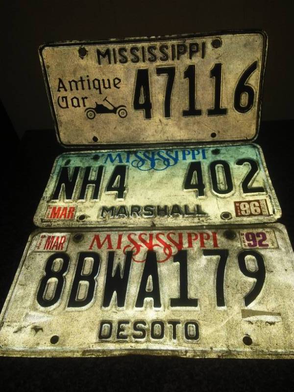 lot 17 image: 3 Mississippi license plates including antique car.
