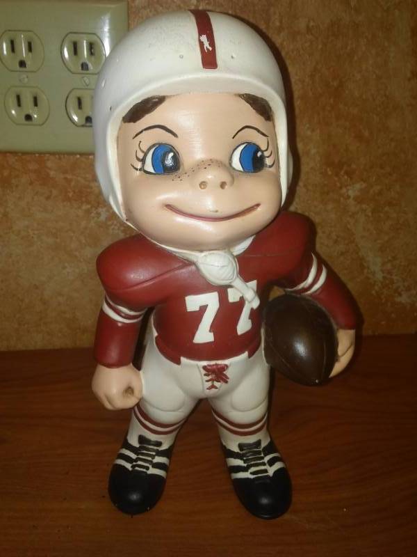 lot 30 image: Minnesota gopher football player and no. 77.