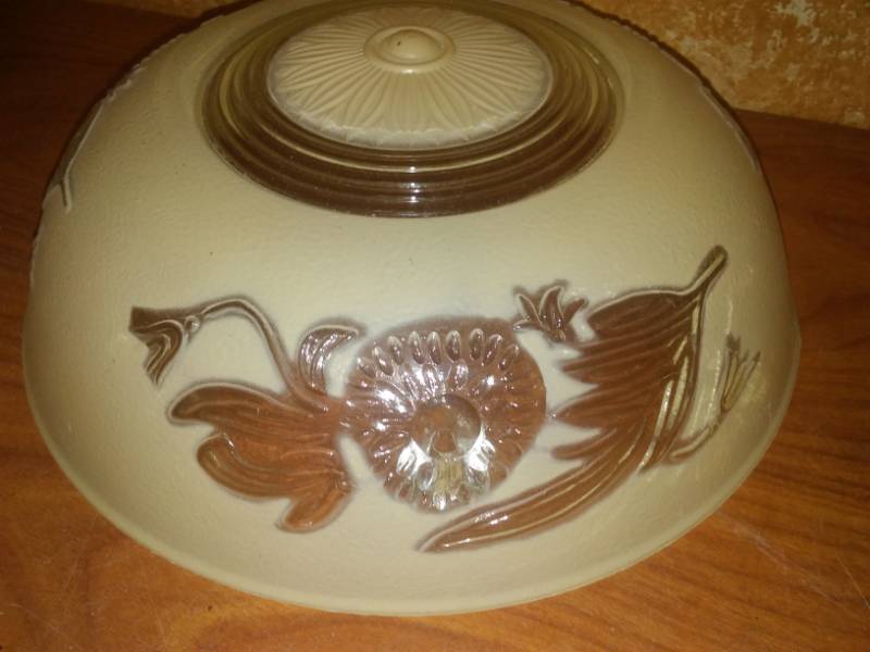 lot 32 image: 2 matching vintage light Globes.