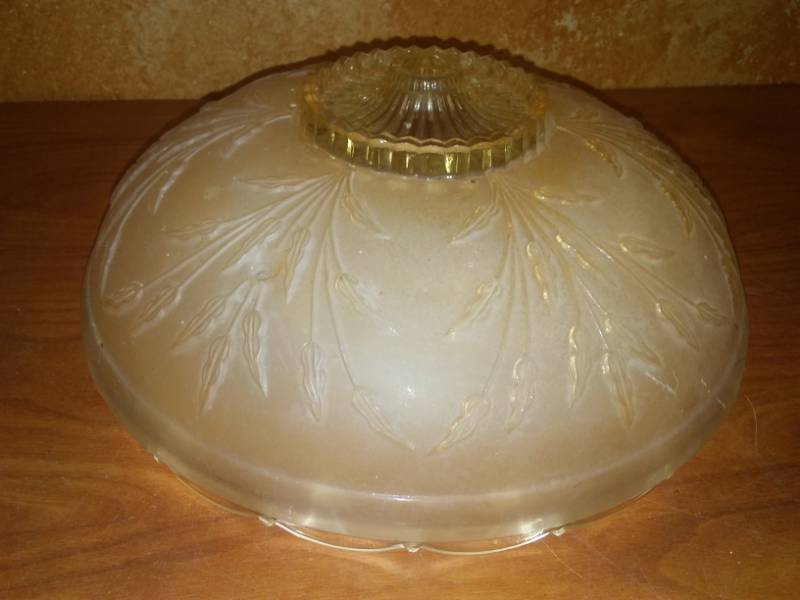 lot 33 image: 1-11 in vintage light Globe