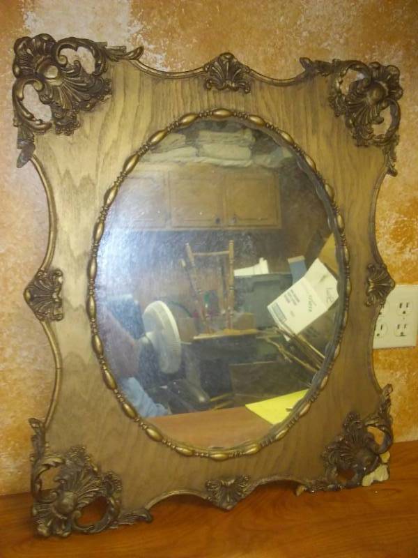 lot 95 image: Vintage wood framed mirror