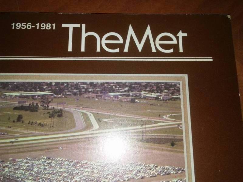 lot 108 image: The Met Metropolitan Stadium. 1956 - 1981 book