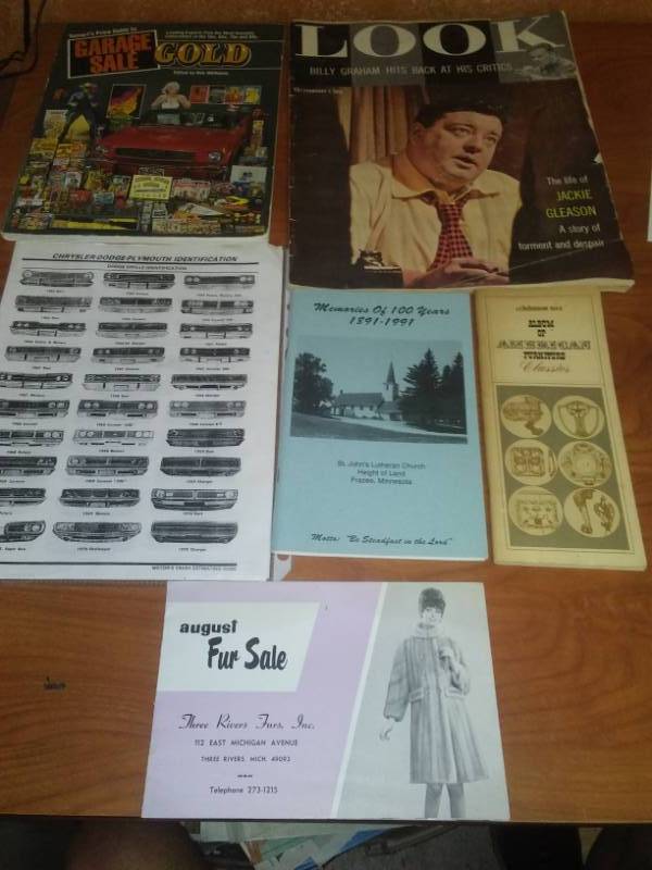 lot 118 image: Miscellaneous Johnson Wax, Garage Sale gold and more.