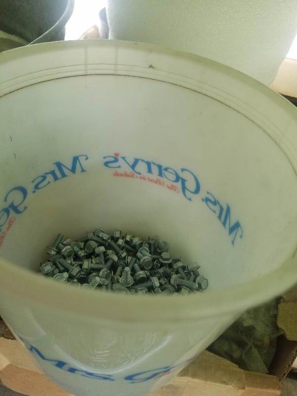 lot 22 image: Screws