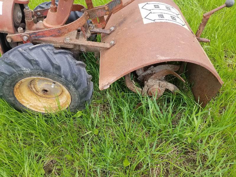 lot 5 image: Troy Bilt Horse Roto Tiller