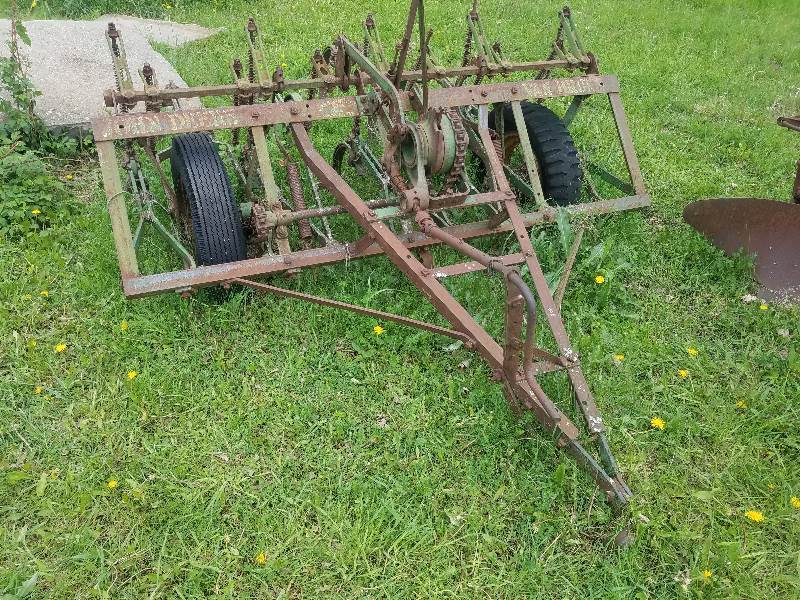 lot 54 image: John Deere Cultivator