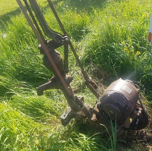 lot 9 image: Well Pump - Motor Driven