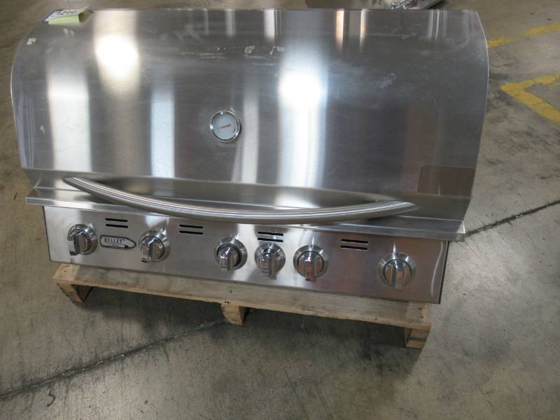 lot 49 image: Bull Brahma 5 Burner Built-In Gas Grill, M32200021, Patio Island Grill Top. Set Up For Natural Gas. - Missing Rotisserie and Regulator