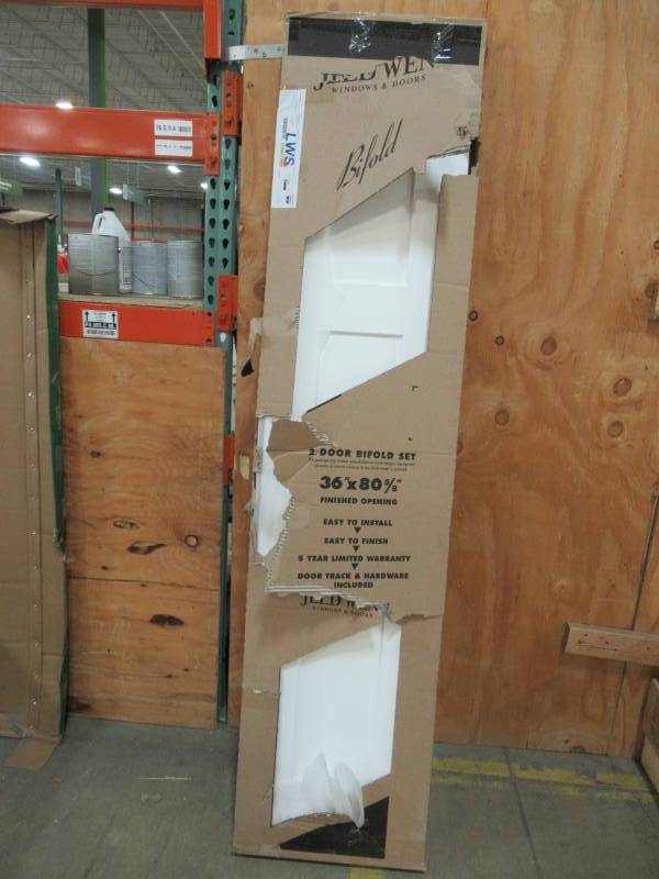 lot 51 image: Jeld-Wen CTS 36 in. x 80 in. Craftsman White Painted Smooth Molded Composite MDF Closet Bi-fold Door, THDJW160200109