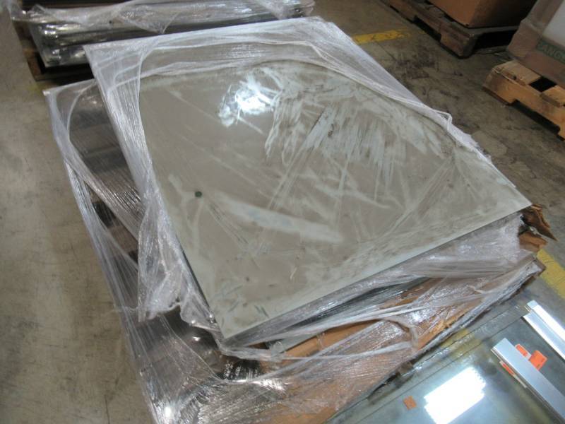 lot 86 image: Approximately 20 Mirrored Glass Panels Each Measuring 32 X 36
