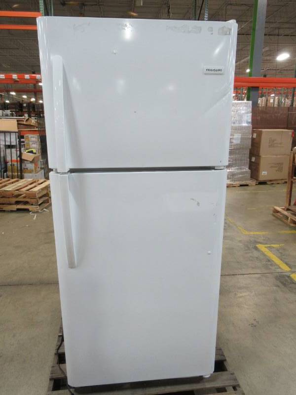 lot 142 image: Frigidaire 20.4-cu ft Top-Freezer Refrigerator (White) ENERGY STAR FFHT2032TP - Scratch and dent - Used