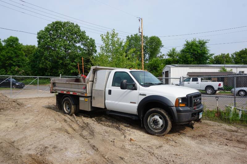 lot 2 image: 2007 Ford F-450 XL Super Duty Power Stroke Diesel Dump Truck With Western Ultra 9 Snow Plow