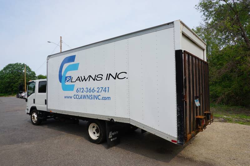 lot 1 image: 2016 Chevrolet W4500 Crew Cab Box Truck