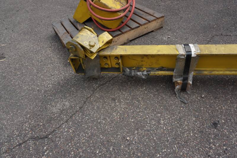 lot 5 image: Dayton Model 4ZX79 1 Ton I Beam Trolley Hoist
