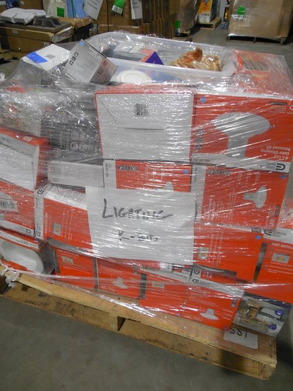 PALLET LOT OF LIGHTING