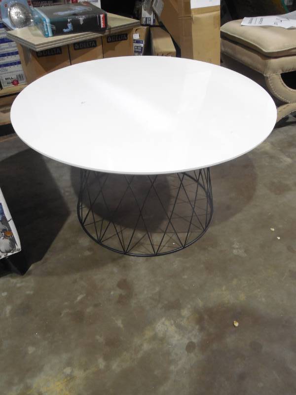 lot 46 image: Roe Retro Mid Century Lacquer White Coffee Table by  Safavieh