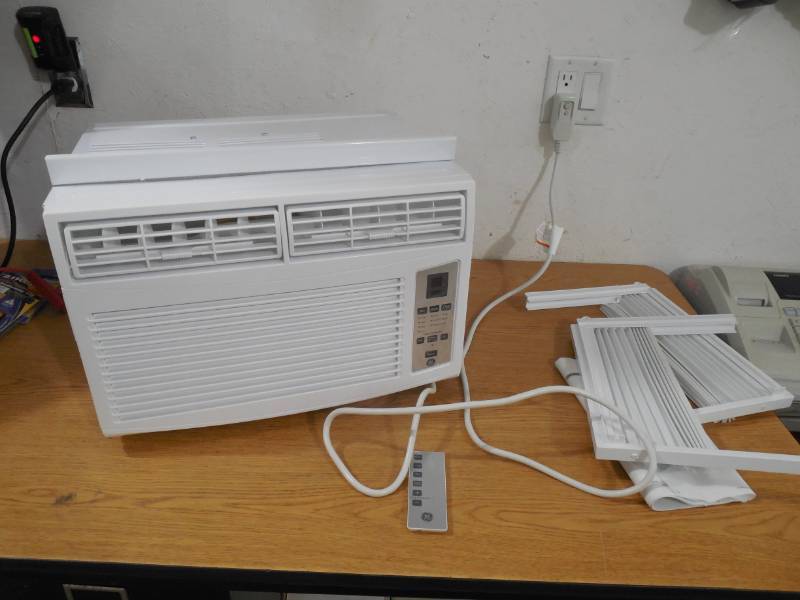 lot 25 image: GE 250-sq ft Window Air Conditioner (115-Volt 6000-BTU