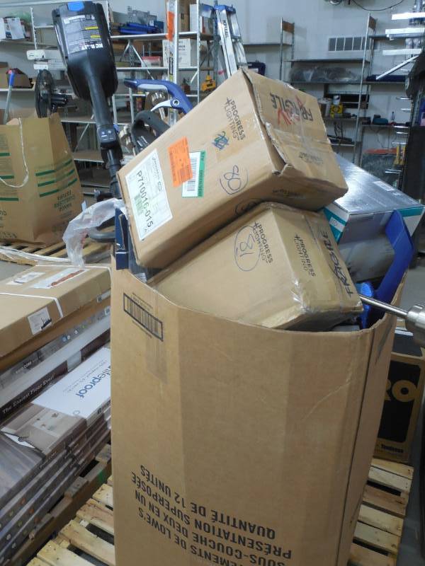 lot 40 image: PALLET LOT OF GENERAL MERCHANDISE , TOOLS & HARDWARE