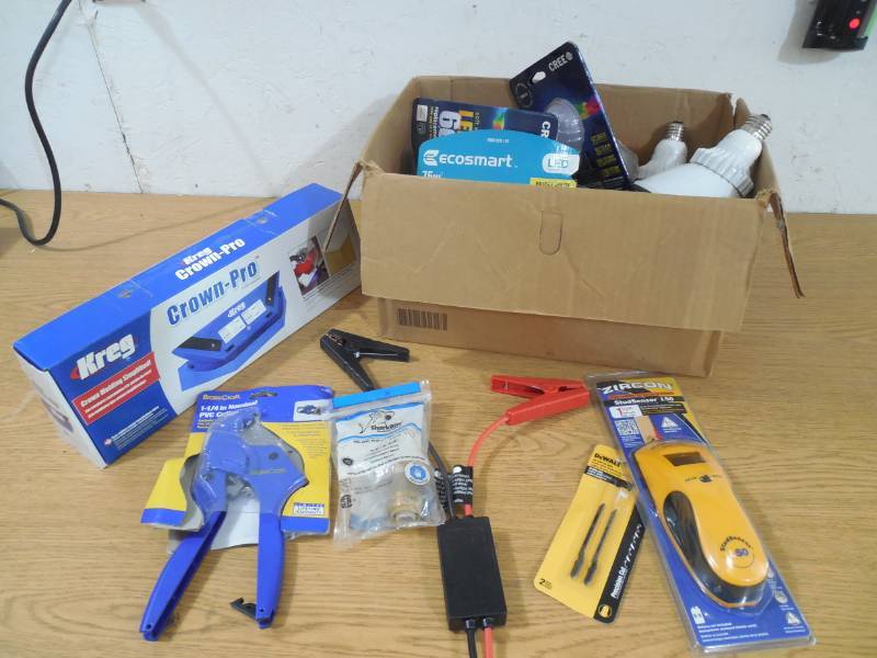 lot 39 image: Assorted Lot of Light Bulbs & Tools