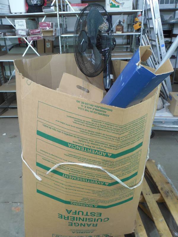 lot 41 image: PALLET LOT OF GENERAL MERCHANDISE , TOOLS & HARDWARE