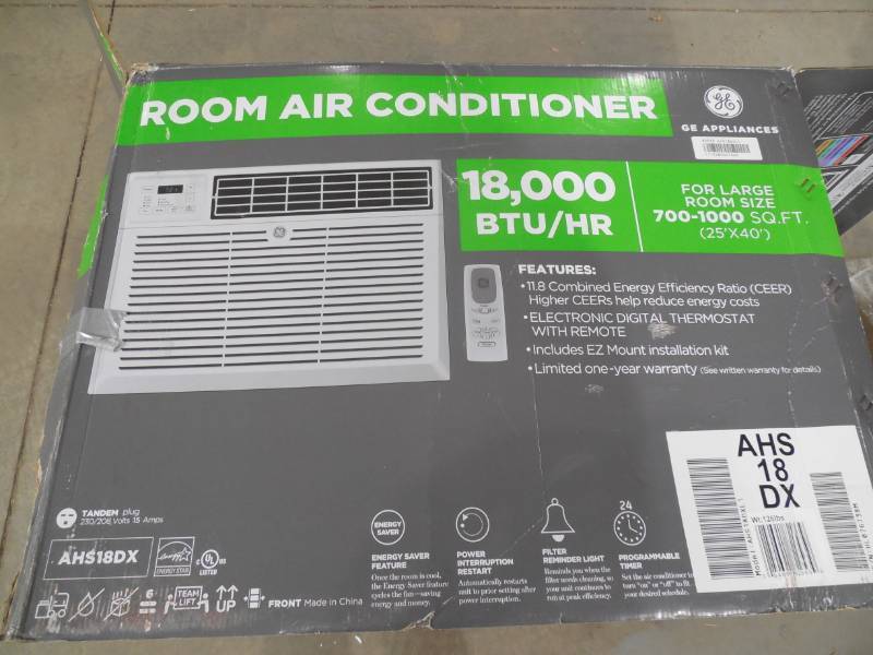 lot 44 image: GE 1000-sq ft Window Air Conditioner with Heater (230-Volt 17600-BTU)
