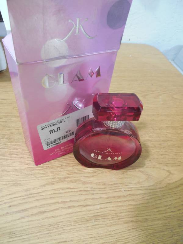 lot 54 image: Kim Kardashian Glam Eau De Parfum Spray - 3.4 Oz