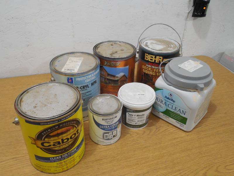 lot 64 image: Assorted lot of paints and stains left over from a project