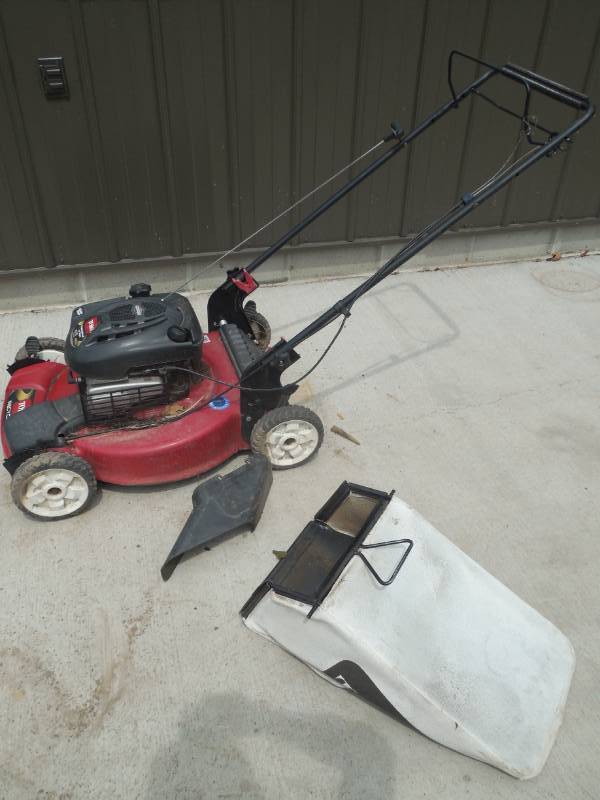 lot 84 image: Toro Push Mower With bagger