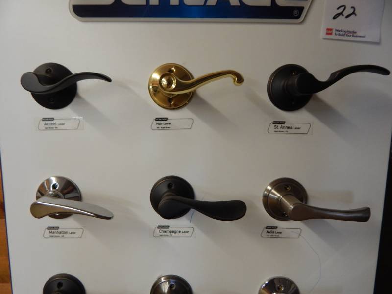 lot 22 image: Lot of Schlage handles and knobs